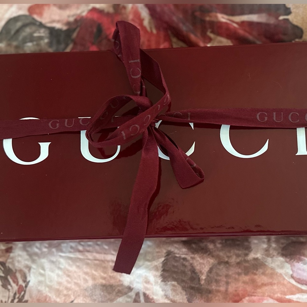 Gucci GG Wallet on a Chain Tan and Black Size Closed: 7.5’’W x 4”H - Picture 4 of 7